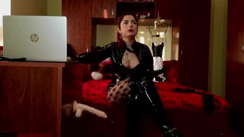 QueenManifest online show from January 2026 02:00:01 PM