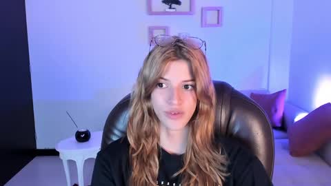 Nora online show from February 2025 09:14:01 PM