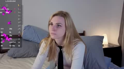 Elina online show from October 2025 11:09:01 AM