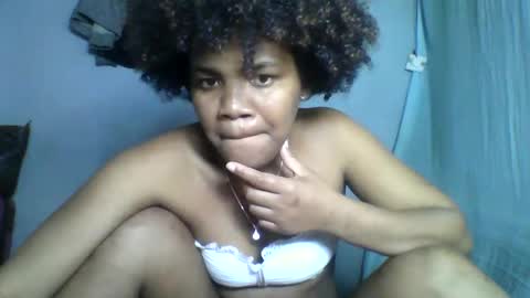 nosminah01 online show from September 2025 05:14:02 PM