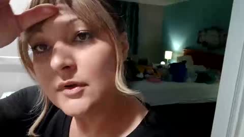 Snapshot of notouchmami chatting on September 2025 09:00:02 AM notouchmami online show from September 2025 09:00:02 AM