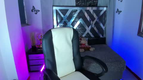 Snapshot of nova_sex1 chatting on June 2026 09:19:02 PM nova online show from June 2026 09:19:02 PM