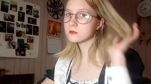 Snapshot of novellahartig chatting on February 2026 02:36:01 PM Sari It is my first day online show from February 2026 02:36:01 PM