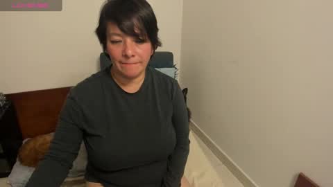 nuit_rose online show from January 2025 05:00:01 AM