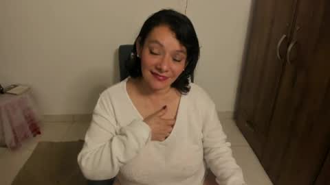 Snapshot of nuit_rose chatting on May 2026 02:06:02 AM nuit_rose online show from May 2026 02:06:02 AM