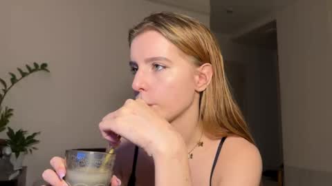 nura_foxx online show from December 2025 01:11:01 AM