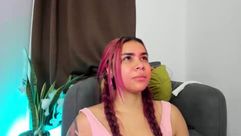 Nia online show from October 2025 02:01:02 AM