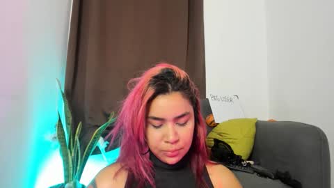 Nia online show from November 2025 04:44:02 AM