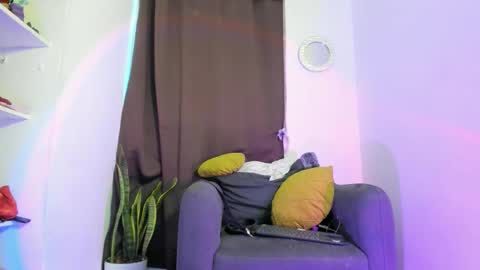 Nia online show from April 2026 11:03:02 PM