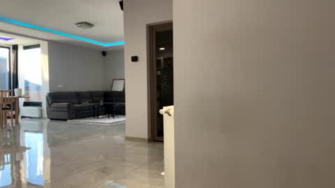 Nicol online show from November 2025 01:32:02 PM