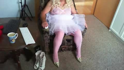 Snapshot of nyloniasau chatting on October 2025 11:31:02 AM Strumpfhose online show from October 2025 11:31:02 AM