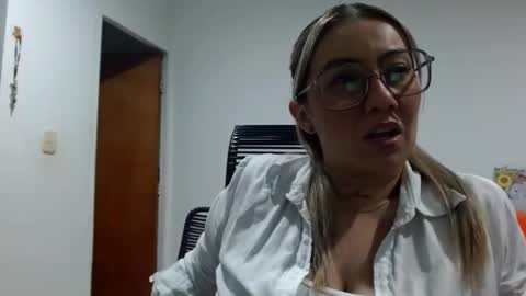 nymphomaniacgirl77 online show from February 2025 11:30:02 PM