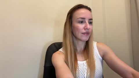 Snapshot of nyxelia_ chatting on April 2026 07:25:02 AM Anastasia online show from April 2026 07:25:02 AM