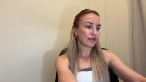 Snapshot of nyxelia_ chatting on May 2026 08:10:01 AM Anastasia online show from May 2026 08:10:01 AM