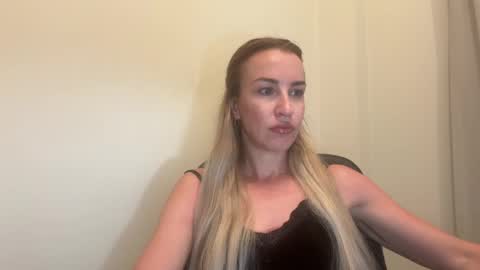 Snapshot of nyxelia_ chatting on June 2026 07:10:01 AM Anastasia online show from June 2026 07:10:01 AM