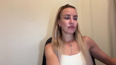 Snapshot of nyxelia_ chatting on June 2026 07:11:02 AM Anastasia online show from June 2026 07:11:02 AM