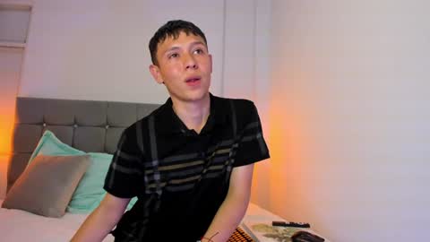 Snapshot of oasis_ossa chatting on December 2024 04:13:02 AM Lyam online show from December 2024 04:13:02 AM