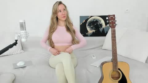 Liana online show from April 2026 07:50:02 AM