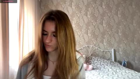 Mia online show from September 2025 09:33:02 AM