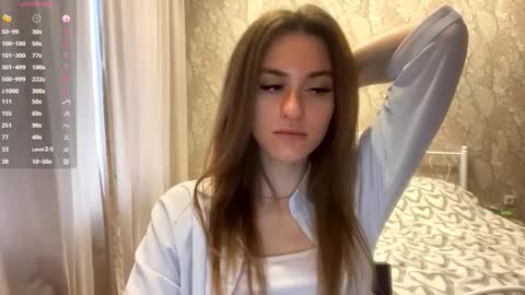 Mia online show from October 2025 09:19:01 AM