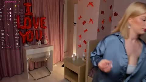 Snapshot of odelyncure chatting on March 2025 03:20:01 PM Lynna online show from March 2025 03:20:01 PM