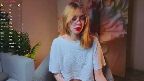 Snapshot of odelyncure chatting on December 2025 11:07:01 AM Lynna online show from December 2025 11:07:01 AM