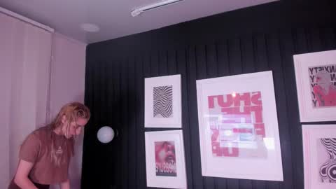 Ana  online show from February 2026 10:43:01 AM