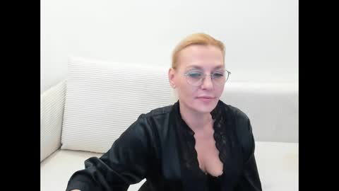 Snapshot of oeigesmik chatting on April 2026 10:53:02 AM oeigesmik online show from April 2026 10:53:02 AM
