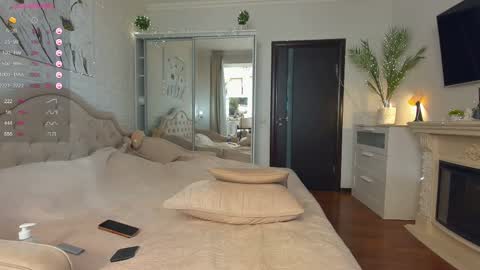 Julie online show from February 2025 07:11:02 AM