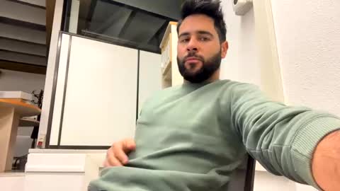 Snapshot of ohmaig0t chatting on January 2025 07:07:01 AM ohmaig0t online show from January 2025 07:07:01 AM