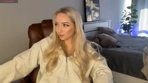 Snapshot of ohmyemma chatting on May 2026 01:56:02 AM Emma online show from May 2026 01:56:02 AM