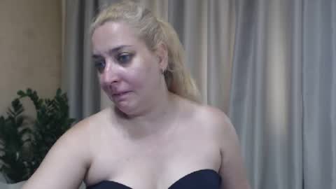 Snapshot of ohsweetiren chatting on July 2026 06:53:02 AM Iren online show from July 2026 06:53:02 AM
