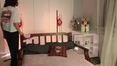 Ami online show from December 2025 01:40:02 PM