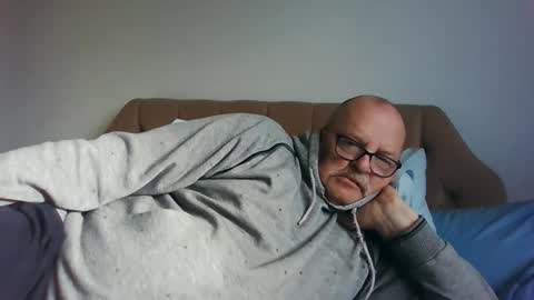 old_fkr online show from January 2025 02:00:01 PM