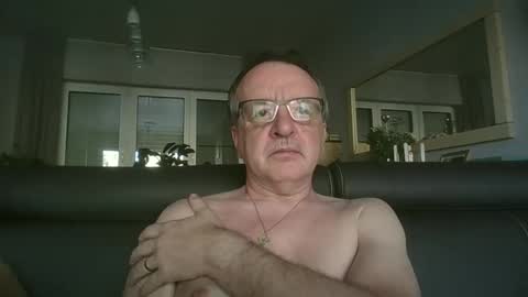 Snapshot of oldtimer160162493 chatting on May 2026 05:40:01 PM oldtimer160162493 online show from May 2026 05:40:01 PM