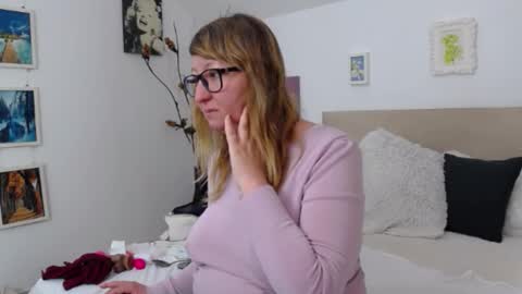 Olga Pavlova online show from February 2026 12:43:02 PM