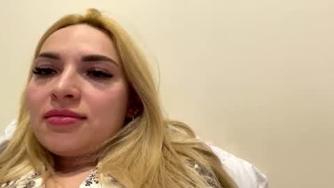 Snapshot of olivanne chatting on April 2026 03:45:01 PM olivanne online show from April 2026 03:45:01 PM