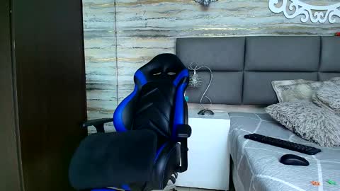 Oliver  online show from February 2025 11:14:02 PM