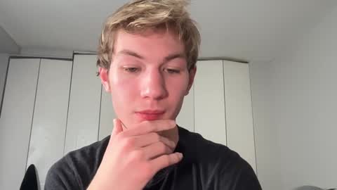 Snapshot of oliver_beck chatting on December 2024 02:13:02 AM Oliver Beck online show from December 2024 02:13:02 AM