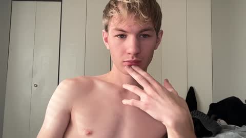 Snapshot of oliver_beck chatting on December 2024 07:10:01 PM Oliver Beck online show from December 2024 07:10:01 PM