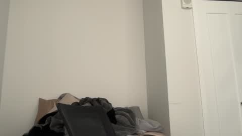 Snapshot of oliver_beck chatting on January 2025 08:42:01 PM Oliver Beck online show from January 2025 08:42:01 PM