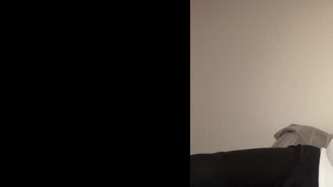 Snapshot of oliver_beck chatting on January 2025 02:01:01 AM Oliver Beck online show from January 2025 02:01:01 AM