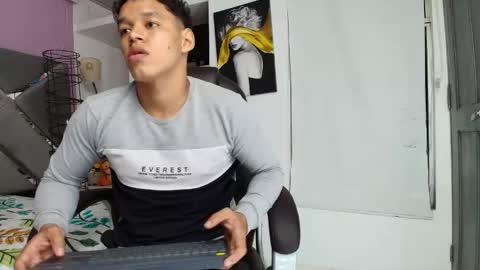 Snapshot of oliver_evans_19 chatting on April 2026 01:50:01 AM O L I V E R online show from April 2026 01:50:01 AM