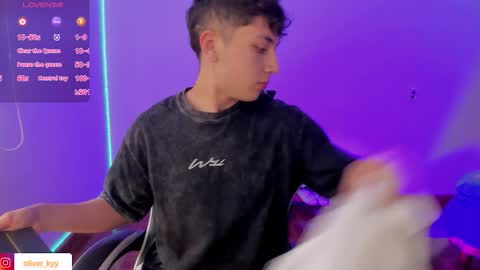 Snapshot of oliver_kyy chatting on December 2025 07:08:02 PM oliveeer online show from December 2025 07:08:02 PM