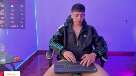 Snapshot of oliver_kyy chatting on December 2025 07:22:01 PM oliveeer online show from December 2025 07:22:01 PM