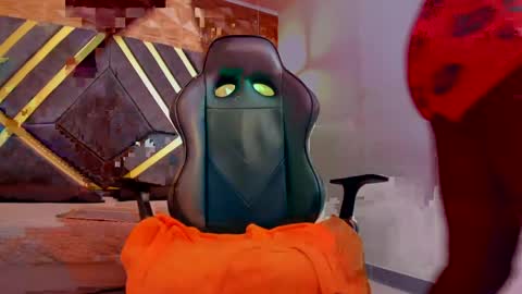 OLIVER LAURENT online show from April 2026 11:16:01 PM