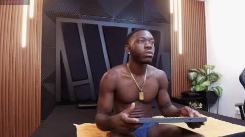 OLIVER LAURENT online show from April 2026 12:10:01 PM