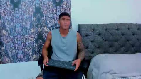 oliver_smith_2 online show from March 2025 02:55:01 PM