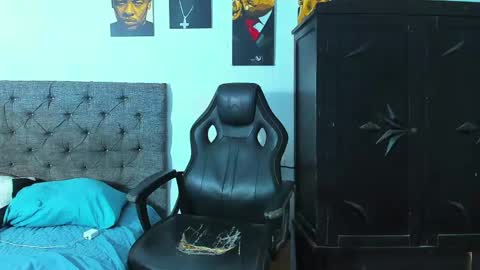 Snapshot of oliver_smith_2 chatting on April 2026 06:43:01 PM oliver_smith_2 online show from April 2026 06:43:01 PM