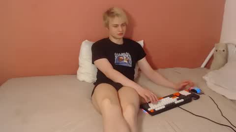 Snapshot of oliver_sweet_ chatting on April 2026 01:30:02 AM Oliver online show from April 2026 01:30:02 AM
